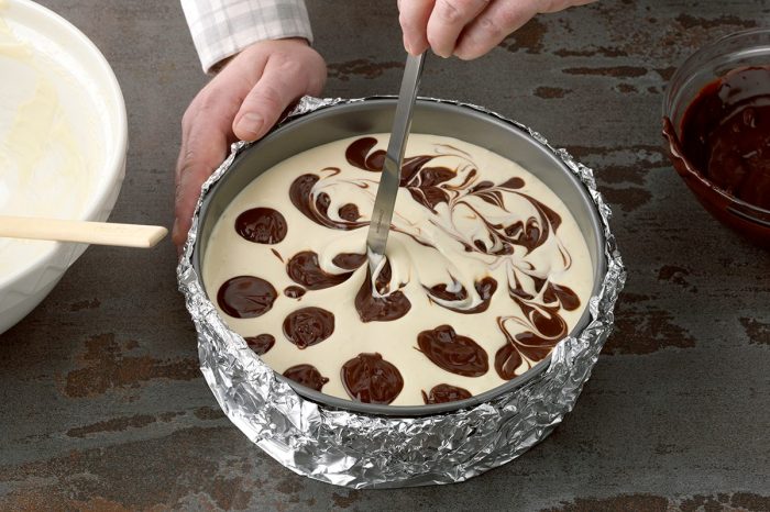 How to make chocolate swirls for cake decoration