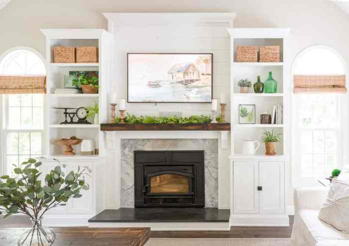 How to decorate a living room mantel